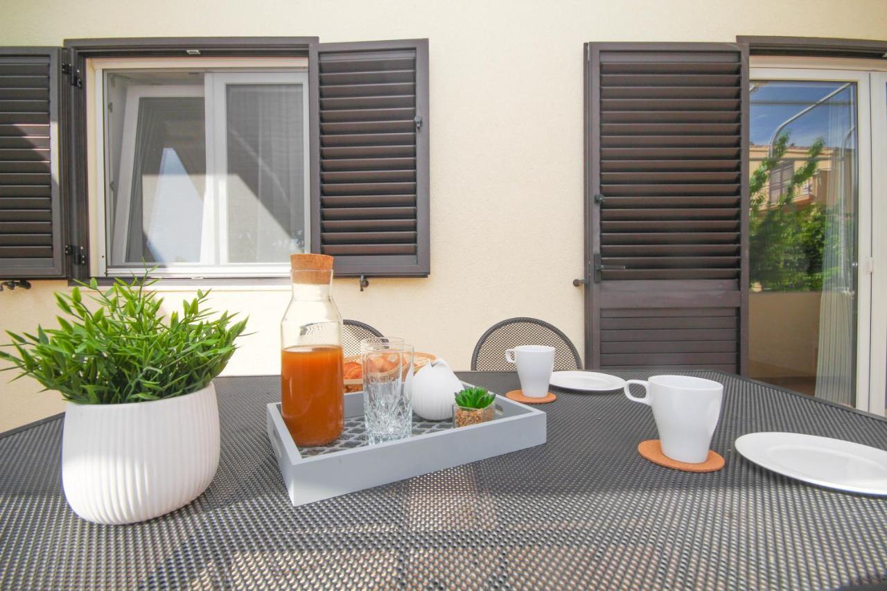 Family Petrov Apartments Vodice Exterior photo