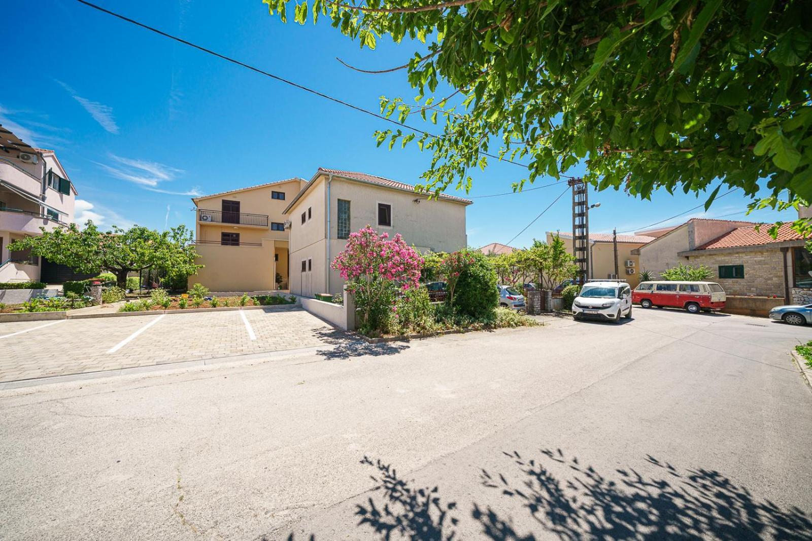 Family Petrov Apartments Vodice Exterior photo